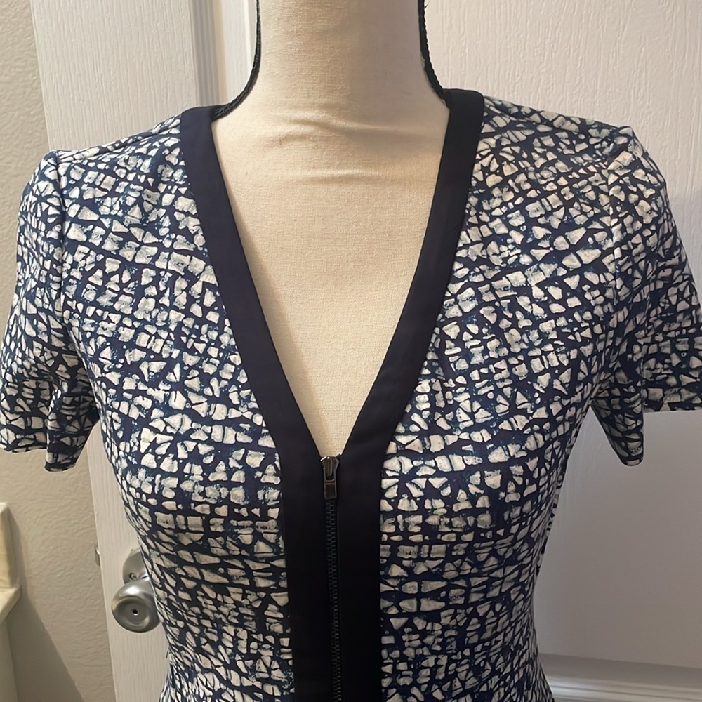 EUC Tory Burch Womens Geometric Print ZIP Front Ponte Dress Blue Size Xsmall - Picture 4 of 13